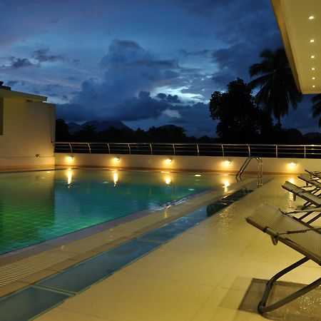 Serene Villa ラトゥナプラ エクステリア 写真