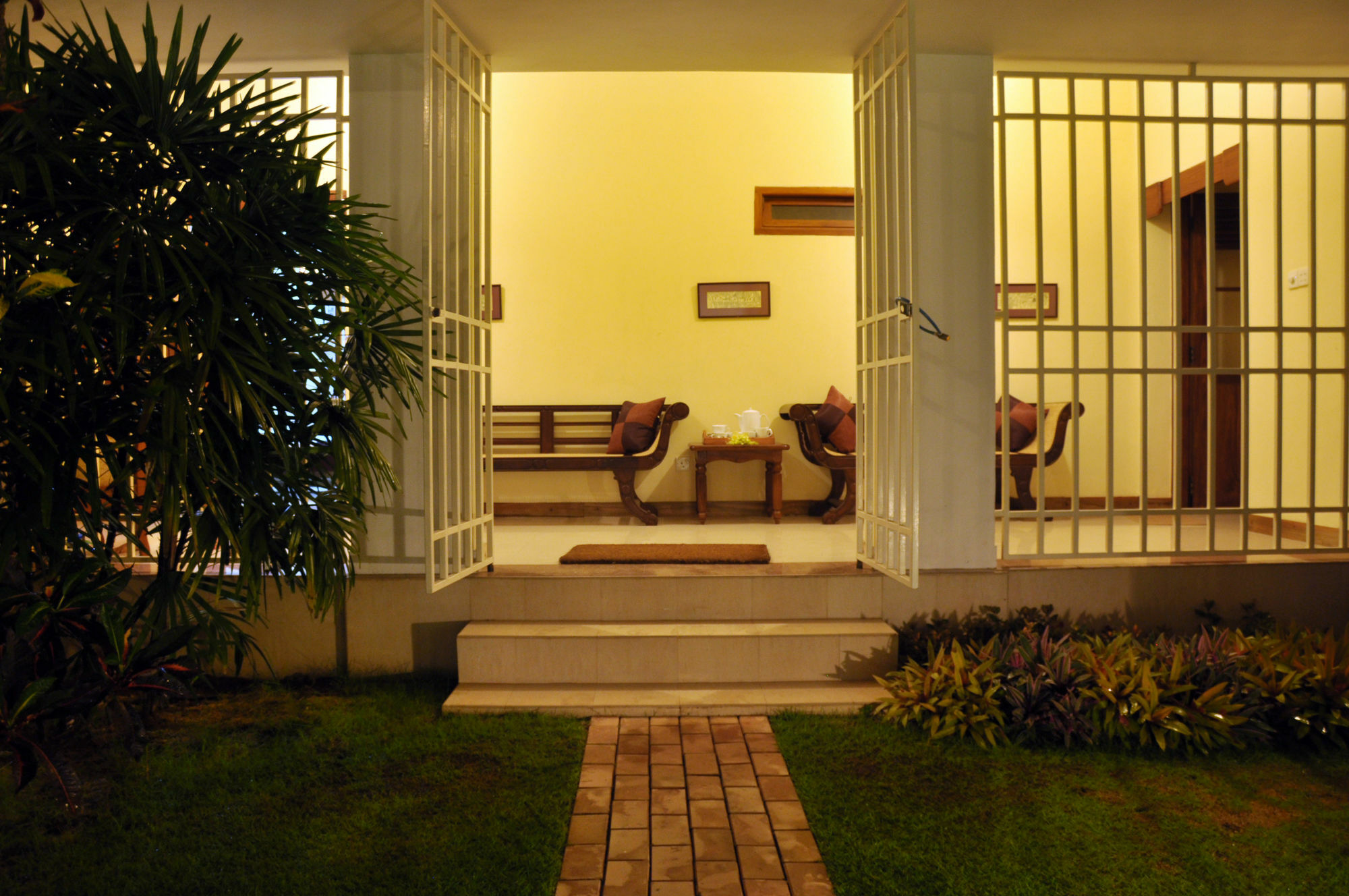 Serene Villa ラトゥナプラ エクステリア 写真